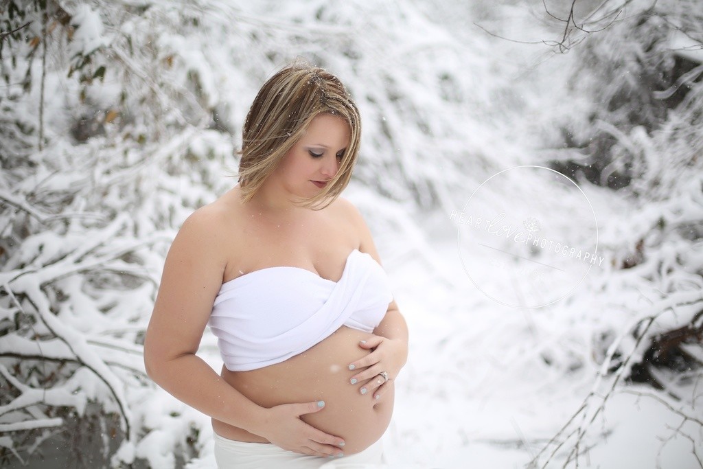 Maternity Session in the Snow | Baltimore, MD 