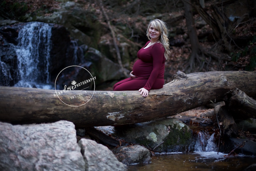 stunning waterfall maternity photo 11