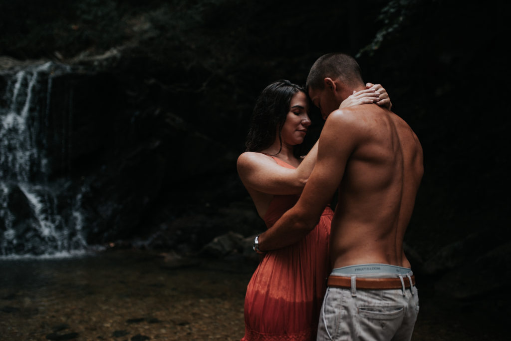 baltimore waterfall maternity photographer