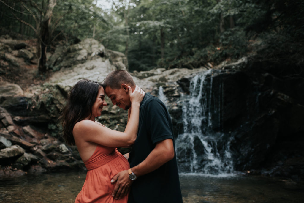 baltimore waterfall maternity photographer