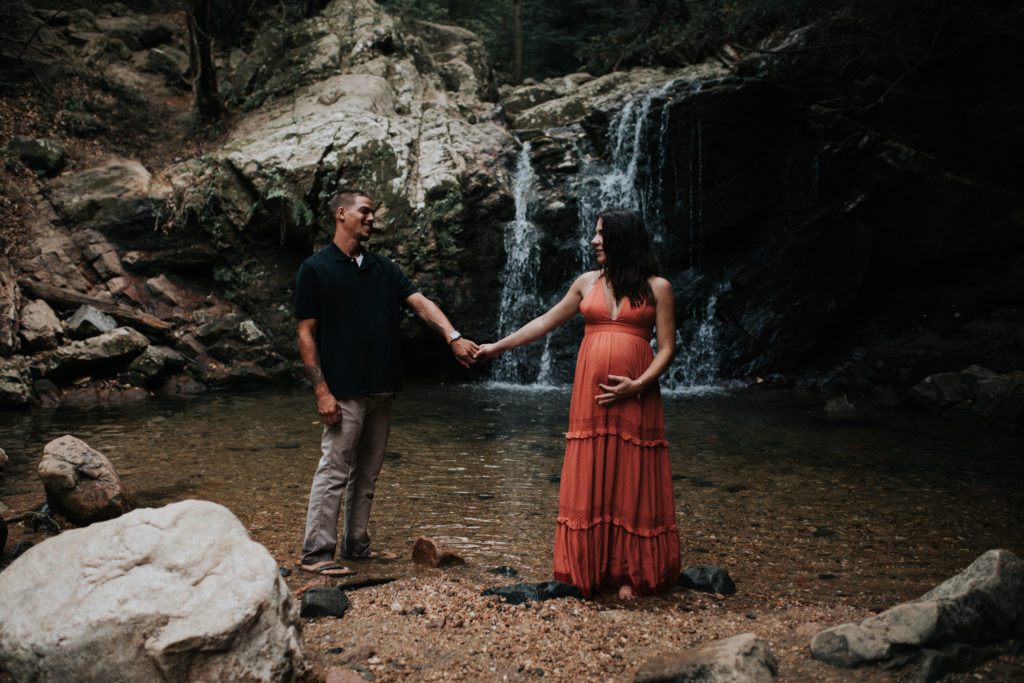 baltimore waterfall maternity photographer