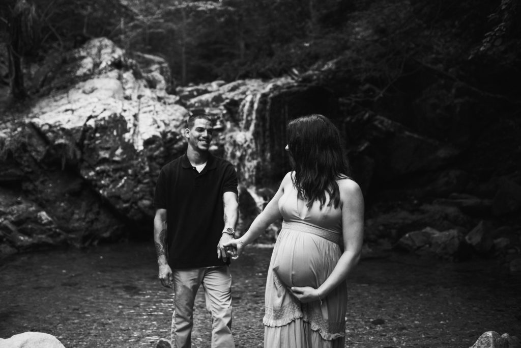 baltimore waterfall maternity photographer