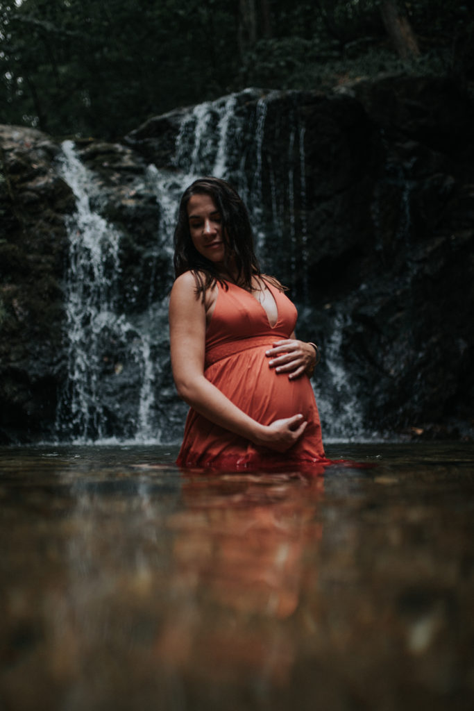 baltimore waterfall maternity photographer