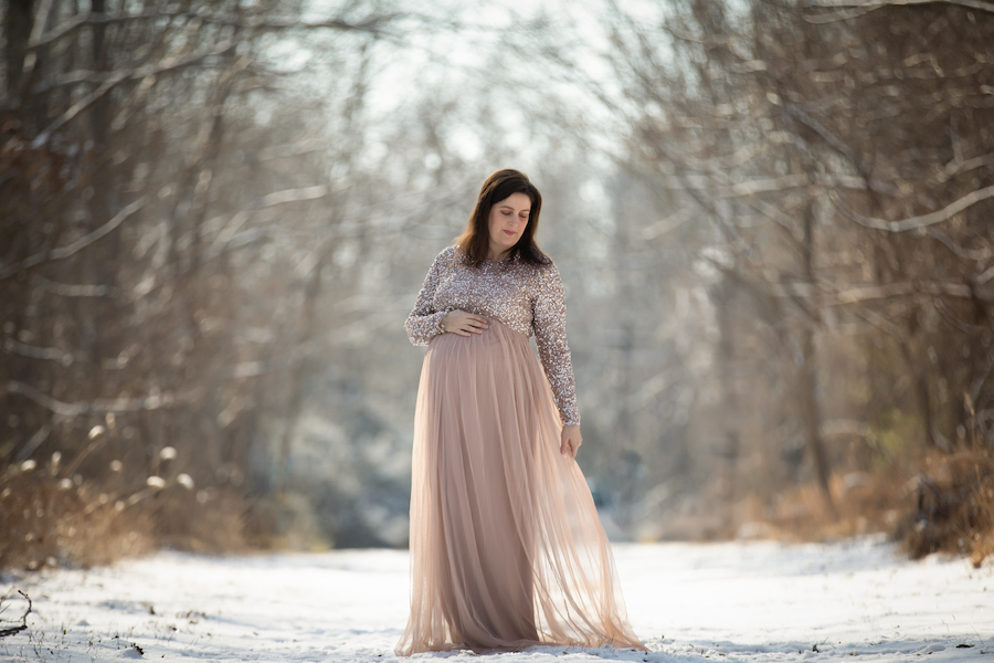 Winter outdoor maternity session